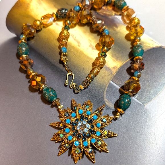 1950s Starburst Crystal, Rhinestone, Glass Beads, Necklace - Picture 8 of 8